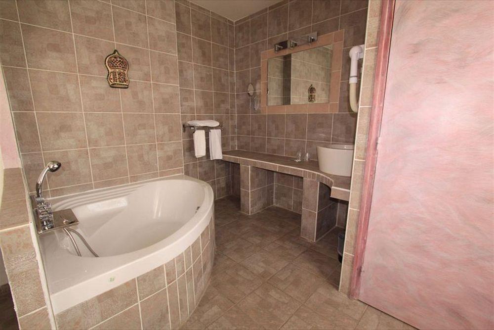 Hotel Le 5 Мартиг Экстерьер фото