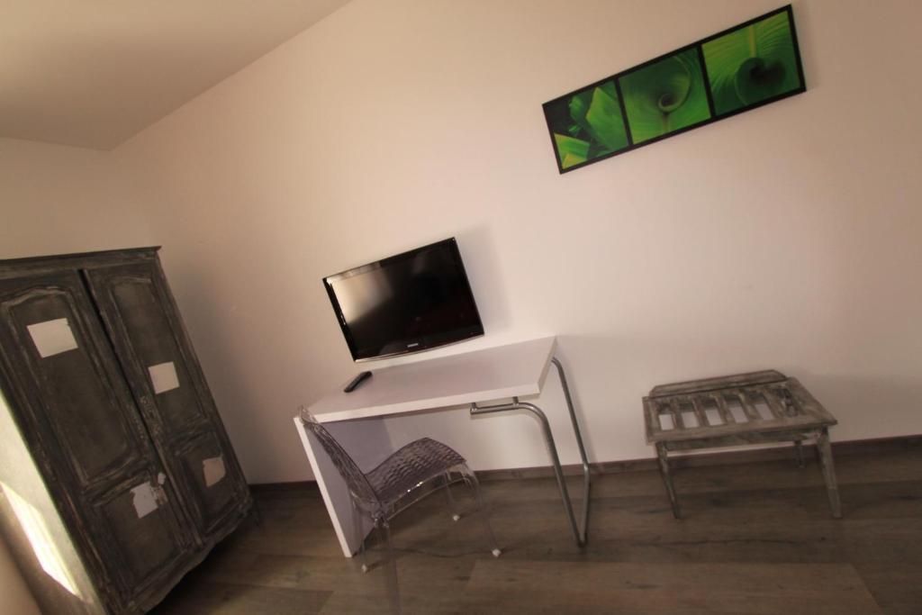 Hotel Le 5 Мартиг Номер фото